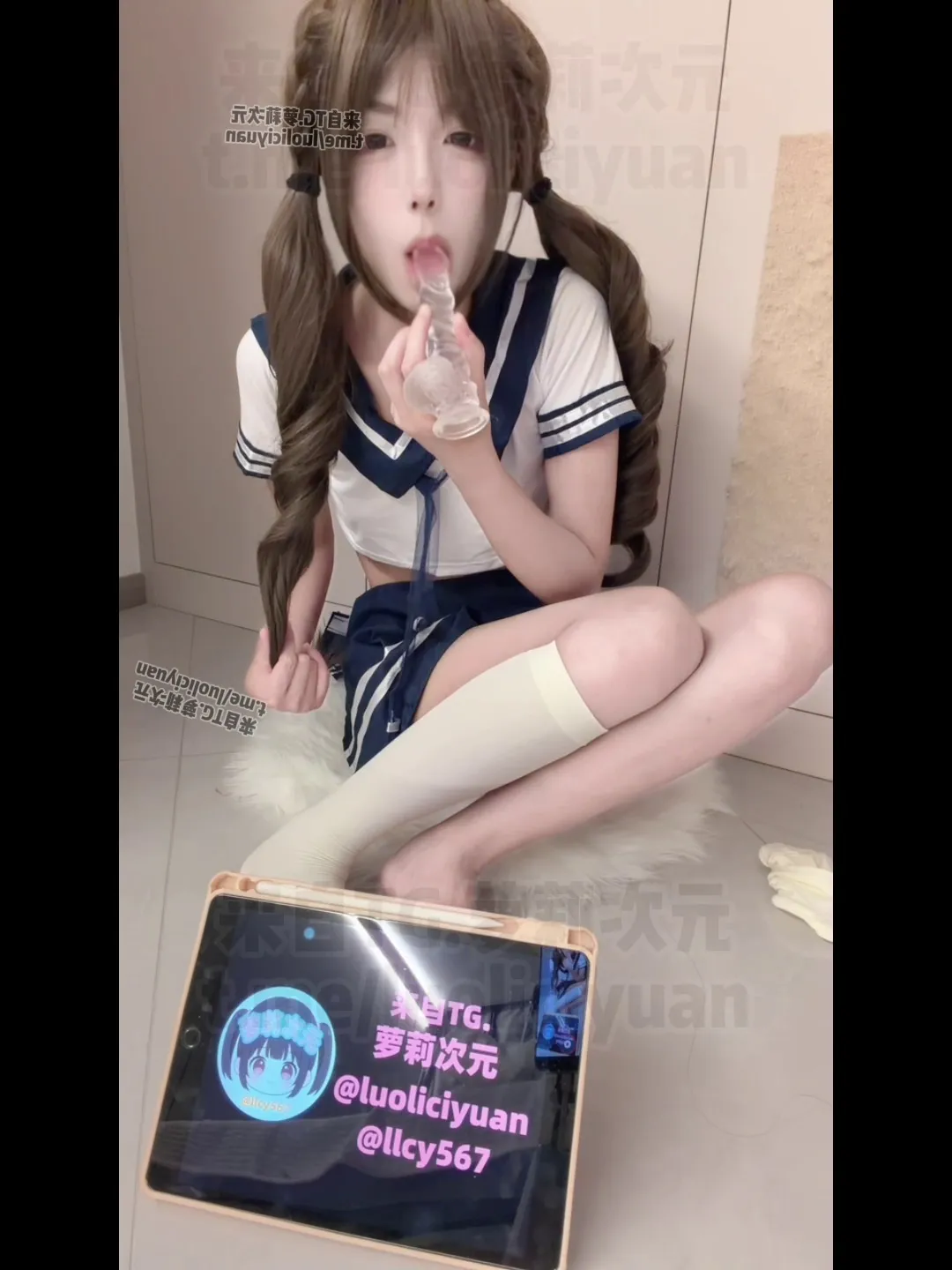 恩恩 - 1350独家定制 双马尾短裙白丝 揉胸诱惑 假几把玩具模拟口交 [0P1V-295MB]
