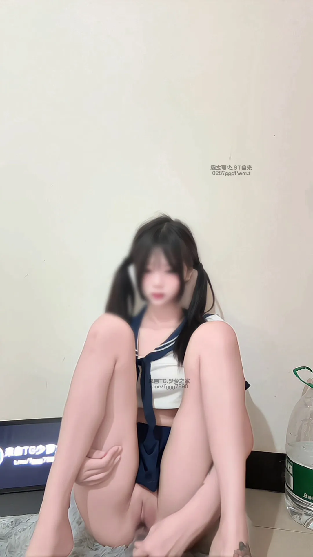 奈奈 - 699定制双马尾水手服少萝手扣自慰 [0P1V-677MB]