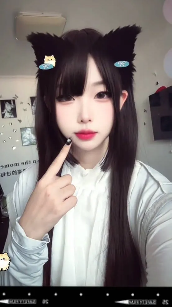沐沐不吃姜 - 反差精神小妹啪啪流出 [1P15V-2.63GB]