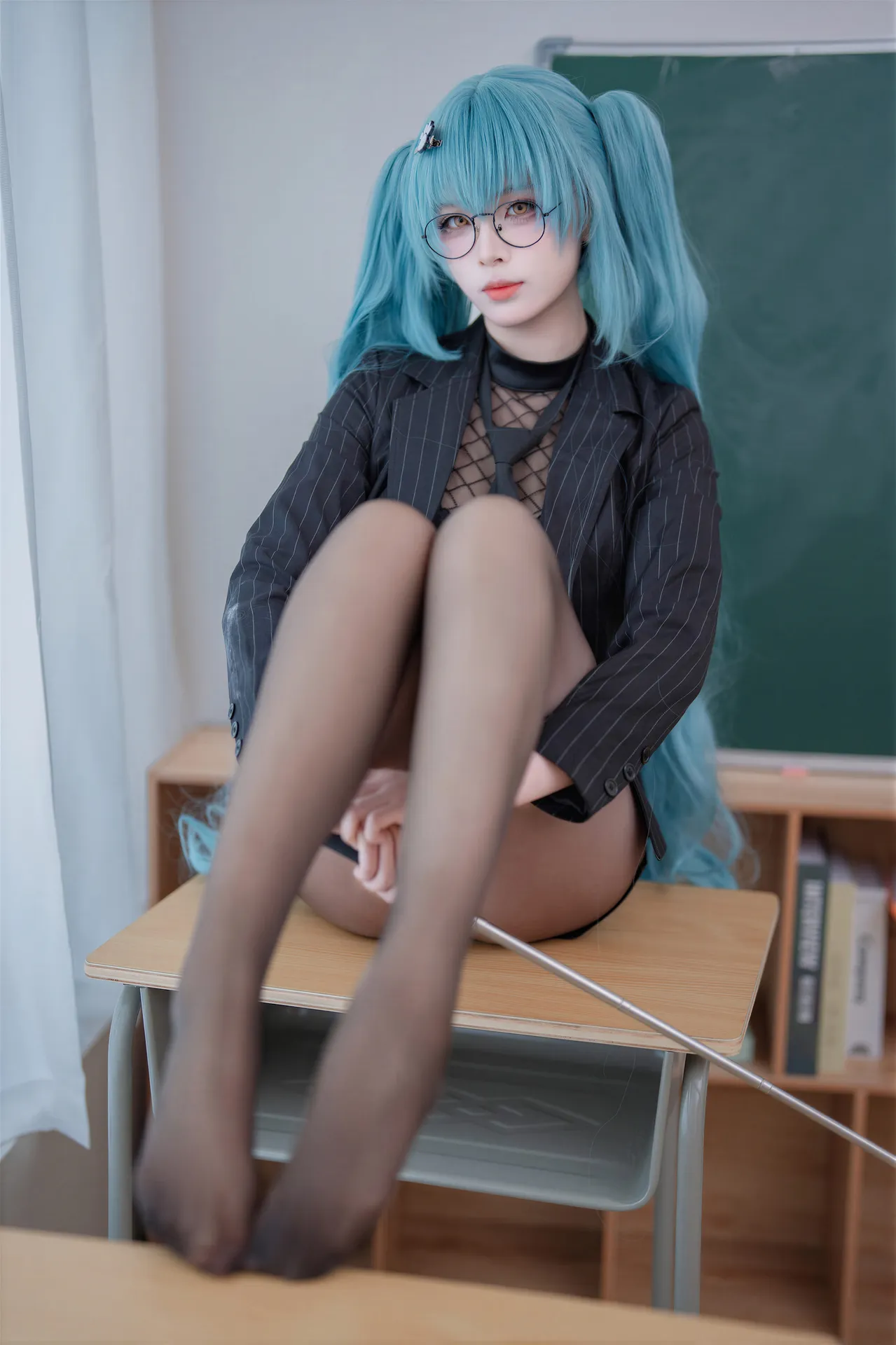 轩萧学姐 - 【足控福利】胜利女神：妮姬 普丽瓦蒂 严厉教诲 [104P1V-1.61GB]