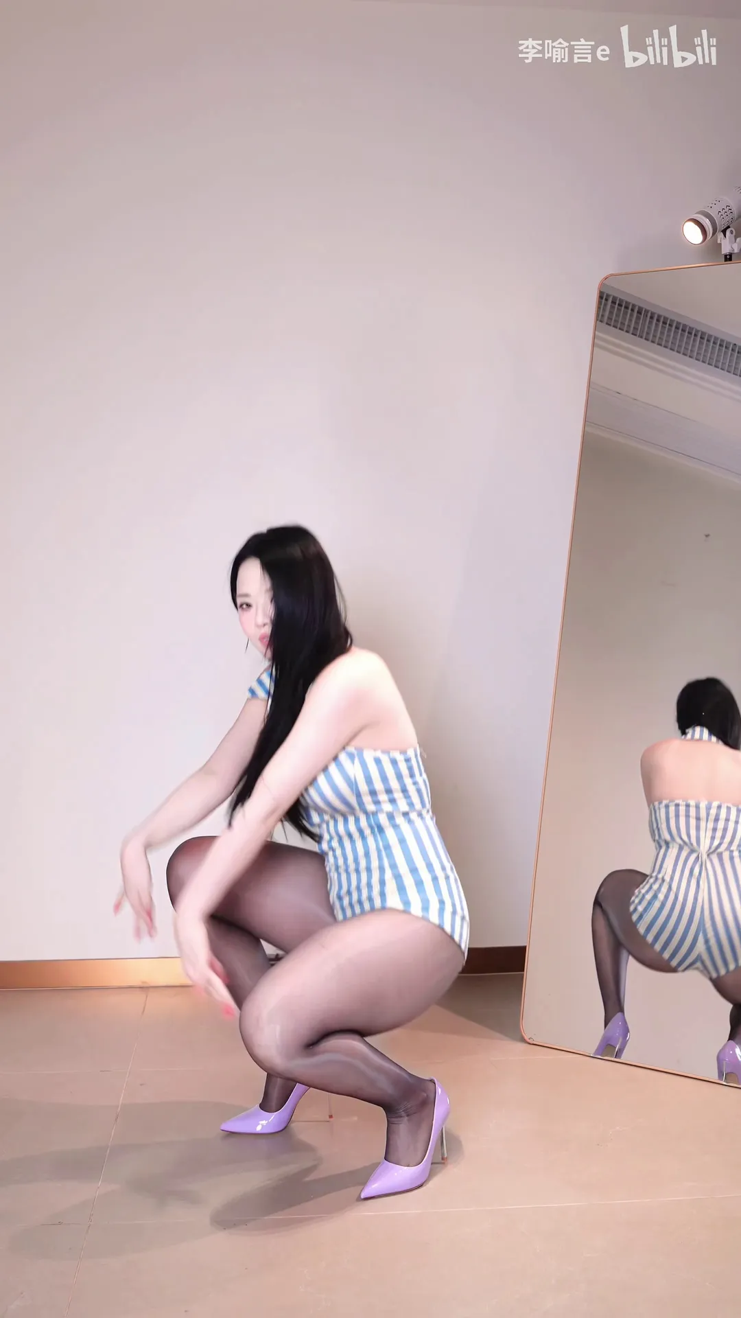 李喻言e - 肥臀肉腿充电视频更新至9.12 [0P6V-2.52GB]